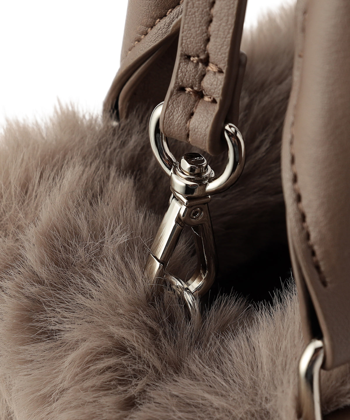 【予約：11月中旬〜下旬発送予定】Eco Fur Drawstring Shoulder Bag GREIGE