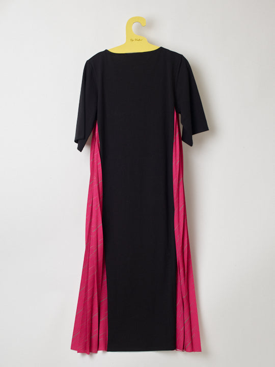 Side pleated One-piece BLACK × PINK